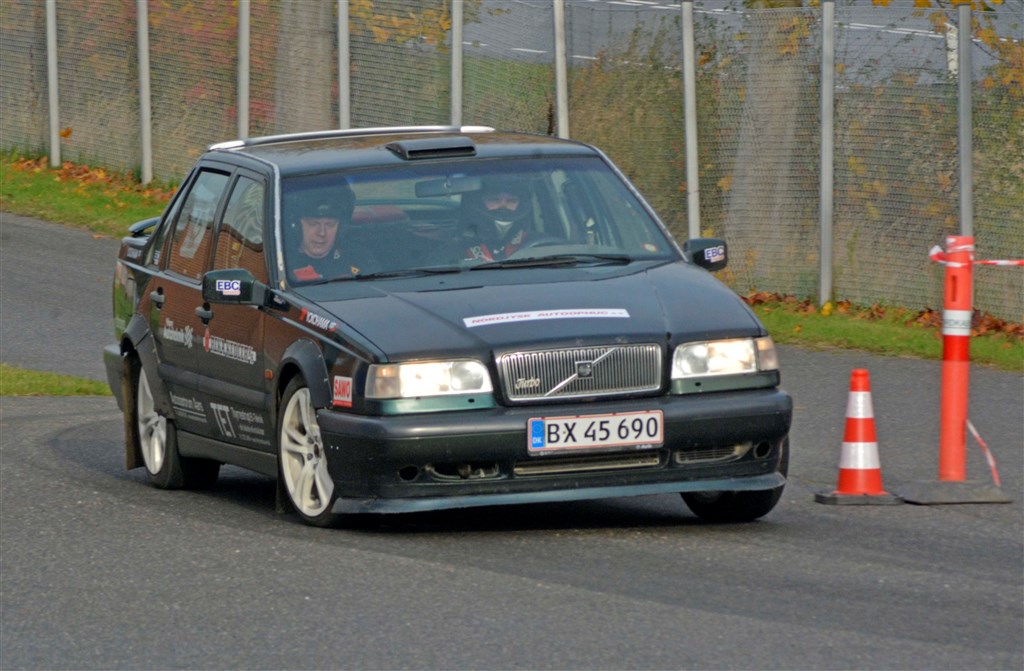 Mekanikken gjorde knuder i slutfasen, men Kennet Larsen og Michael Thomsen scorede DM-medaljer i deres Volvo 850.
(Foto: Åge Keseler Kirketerp)